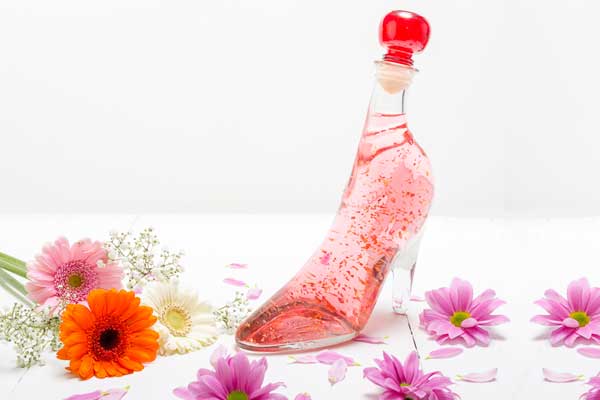 Pink Gin Gold with Edible 22 carat gold flakes in Lady Shoe 350ml - 18% - Image 3